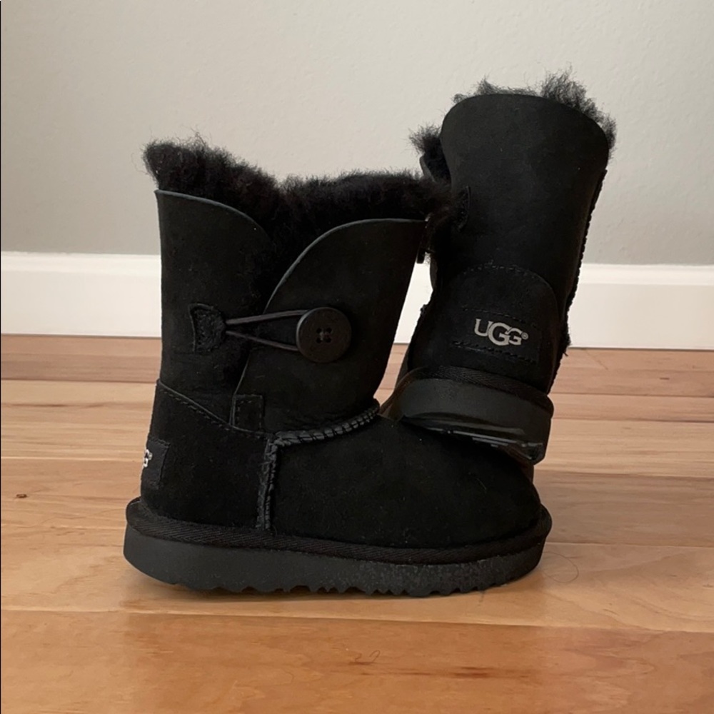 UGG Bailey Button II